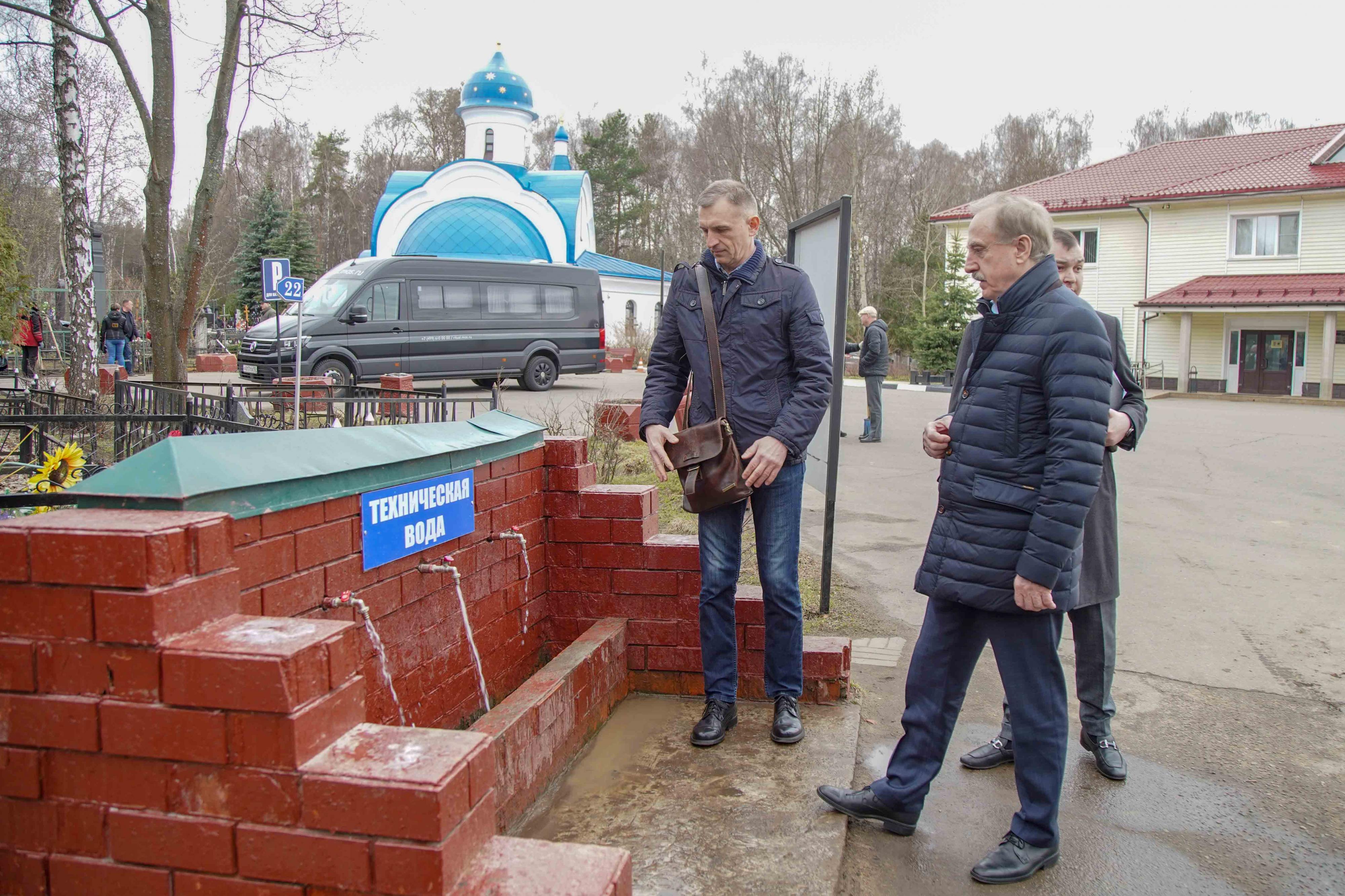 Владимир Ружицкий проверил работу самого большого кладбища в Люберцах |  Администрация городского округа Люберцы Московской области